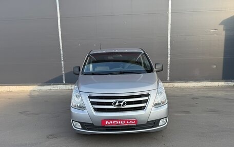 Hyundai H-1 II рестайлинг, 2013 год, 2 100 000 рублей, 2 фотография