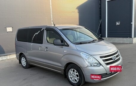 Hyundai H-1 II рестайлинг, 2013 год, 2 100 000 рублей, 4 фотография