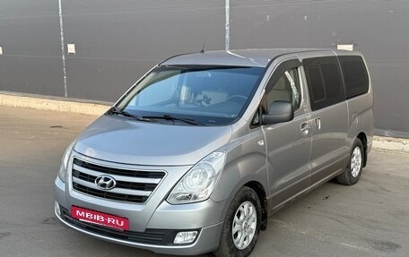 Hyundai H-1 II рестайлинг, 2013 год, 2 100 000 рублей, 10 фотография