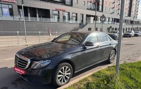 Mercedes-Benz E-Класс, 2018 год, 1 750 000 рублей, 2 фотография