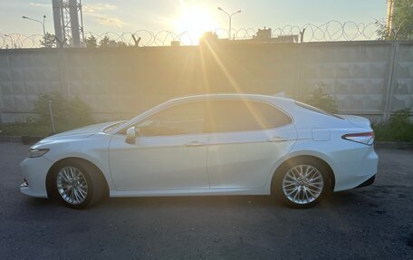 Toyota Camry, 2018 год, 2 650 000 рублей, 3 фотография