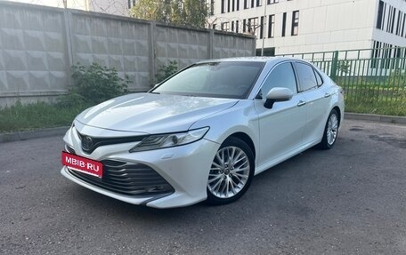 Toyota Camry, 2018 год, 2 650 000 рублей, 2 фотография