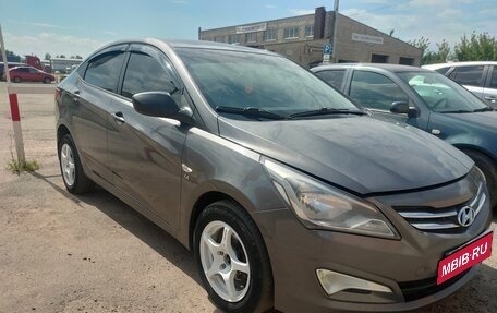 Hyundai Solaris II рестайлинг, 2015 год, 630 000 рублей, 1 фотография