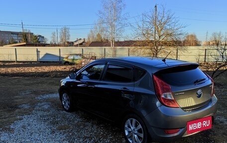 Hyundai Solaris II рестайлинг, 2011 год, 900 000 рублей, 2 фотография