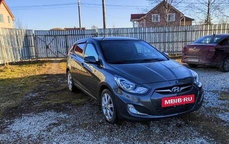 Hyundai Solaris II рестайлинг, 2011 год, 900 000 рублей, 3 фотография