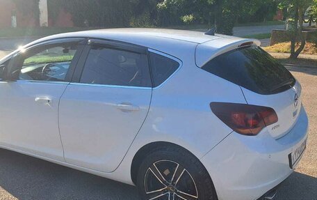Opel Astra J, 2011 год, 620 000 рублей, 2 фотография