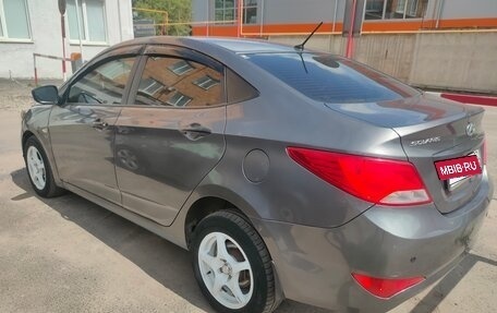 Hyundai Solaris II рестайлинг, 2015 год, 630 000 рублей, 4 фотография