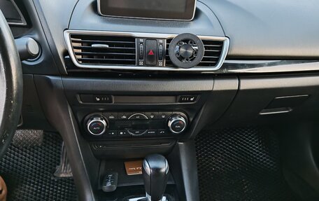Mazda 3, 2015 год, 1 600 000 рублей, 18 фотография