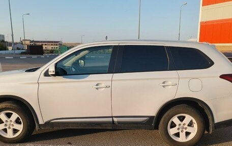 Mitsubishi Outlander III рестайлинг 3, 2019 год, 2 300 000 рублей, 2 фотография