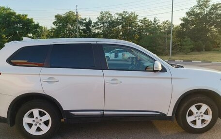 Mitsubishi Outlander III рестайлинг 3, 2019 год, 2 300 000 рублей, 5 фотография
