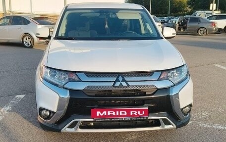 Mitsubishi Outlander III рестайлинг 3, 2019 год, 2 300 000 рублей, 6 фотография