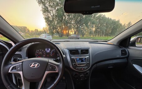 Hyundai Solaris II рестайлинг, 2016 год, 900 000 рублей, 23 фотография