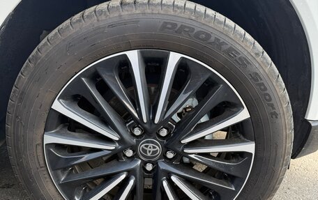 Toyota Venza, 2023 год, 5 200 000 рублей, 3 фотография