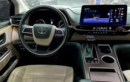 Toyota Sienna, 2021 год, 3 700 999 рублей, 10 фотография