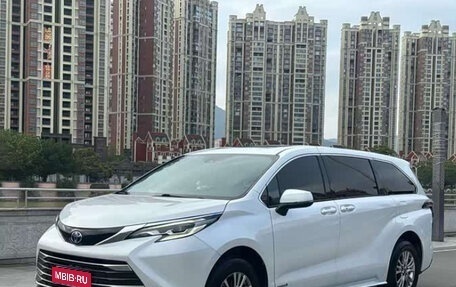 Toyota Sienna, 2022 год, 3 087 930 рублей, 1 фотография