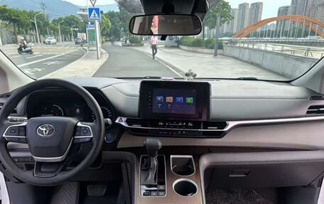 Toyota Sienna, 2022 год, 3 087 930 рублей, 5 фотография