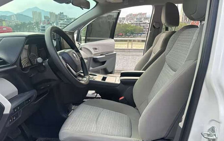 Toyota Sienna, 2022 год, 3 087 930 рублей, 6 фотография