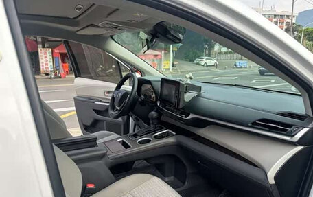 Toyota Sienna, 2022 год, 3 087 930 рублей, 7 фотография
