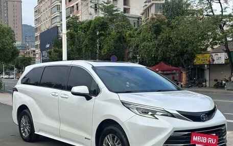 Toyota Sienna, 2022 год, 3 087 930 рублей, 3 фотография