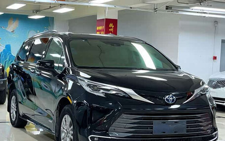 Toyota Sienna, 2022 год, 3 269 850 рублей, 2 фотография