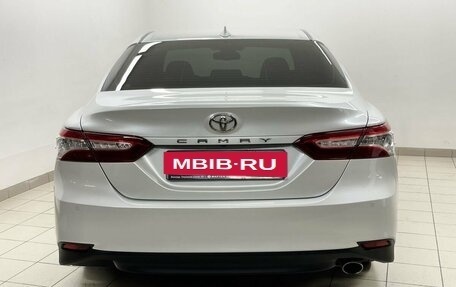 Toyota Camry, 2019 год, 2 990 000 рублей, 5 фотография