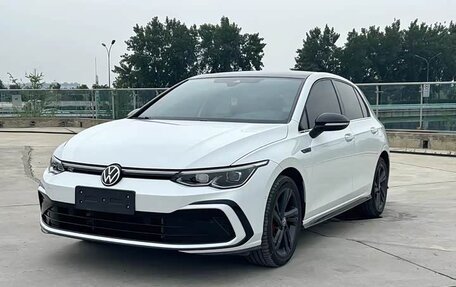 Volkswagen Golf VIII, 2022 год, 1 900 000 рублей, 2 фотография