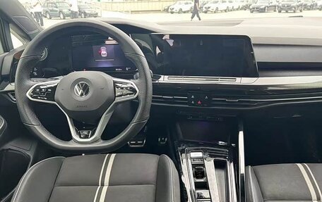 Volkswagen Golf VIII, 2022 год, 1 900 000 рублей, 10 фотография