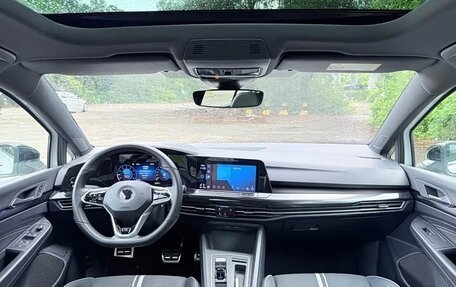 Volkswagen Golf VIII, 2022 год, 1 740 000 рублей, 6 фотография