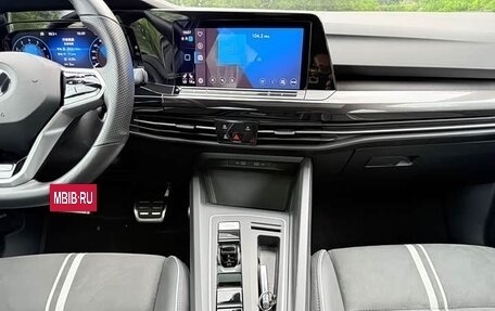 Volkswagen Golf VIII, 2022 год, 1 740 000 рублей, 7 фотография