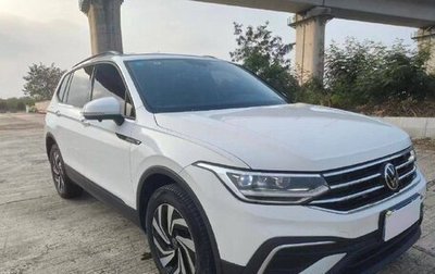 Volkswagen Tiguan II, 2022 год, 2 270 000 рублей, 1 фотография