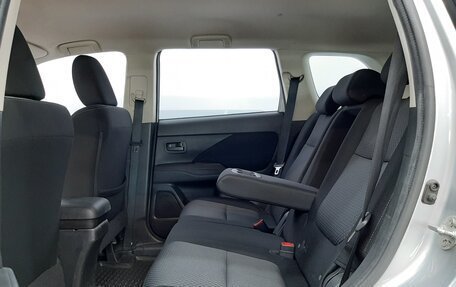 Mitsubishi Outlander III рестайлинг 3, 2018 год, 1 420 000 рублей, 12 фотография