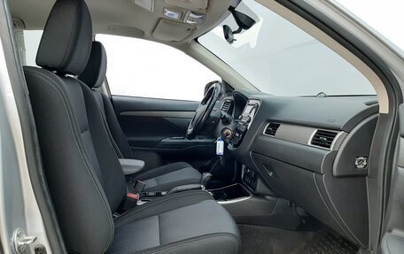 Mitsubishi Outlander III рестайлинг 3, 2018 год, 1 420 000 рублей, 11 фотография
