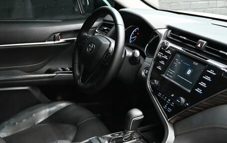 Toyota Camry, 2018 год, 2 750 000 рублей, 21 фотография