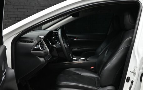 Toyota Camry, 2018 год, 2 750 000 рублей, 9 фотография