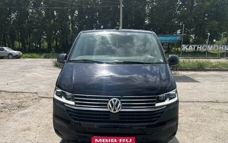 Volkswagen Caravelle T6 рестайлинг, 2020 год, 3 650 000 рублей, 1 фотография