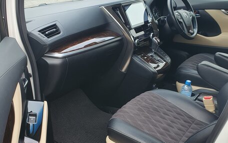 Toyota Vellfire II, 2019 год, 4 500 000 рублей, 10 фотография