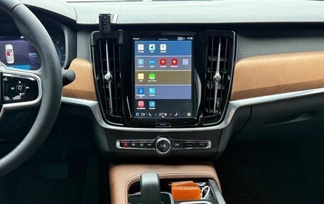 Volvo S90 II рестайлинг, 2021 год, 2 450 000 рублей, 12 фотография