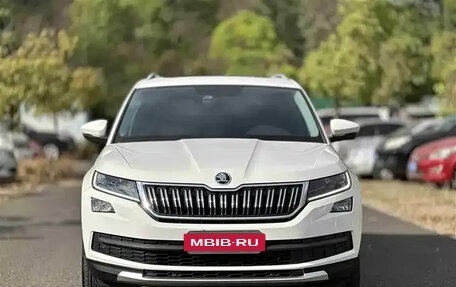 Skoda Kodiaq I, 2022 год, 2 420 000 рублей, 2 фотография