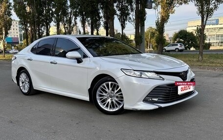 Toyota Camry, 2019 год, 2 650 000 рублей, 2 фотография