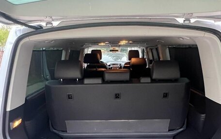 Volkswagen Multivan T5, 2015 год, 4 900 000 рублей, 8 фотография