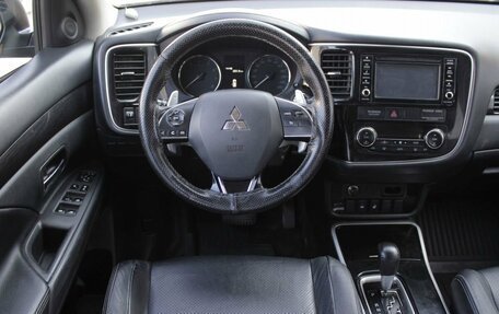 Mitsubishi Outlander III рестайлинг 3, 2017 год, 1 731 600 рублей, 10 фотография