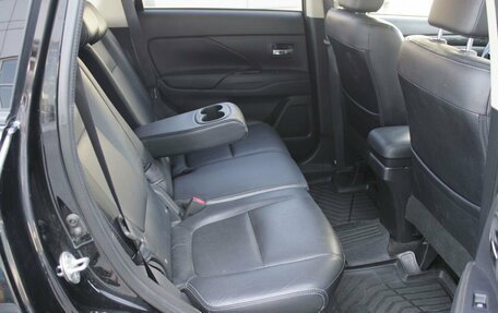 Mitsubishi Outlander III рестайлинг 3, 2017 год, 1 731 600 рублей, 14 фотография