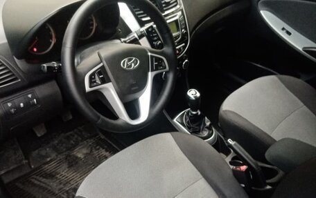 Hyundai Solaris II рестайлинг, 2012 год, 840 000 рублей, 2 фотография