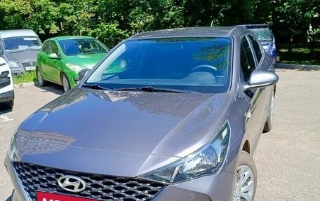 Hyundai Solaris II рестайлинг, 2021 год, 1 600 000 рублей, 1 фотография
