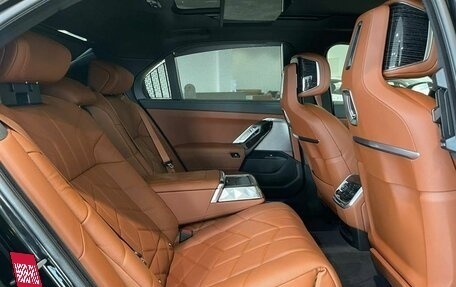 BMW 7 серия, 2025 год, 33 000 000 рублей, 10 фотография