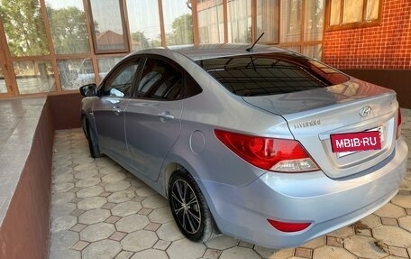 Hyundai Solaris II рестайлинг, 2011 год, 550 000 рублей, 2 фотография