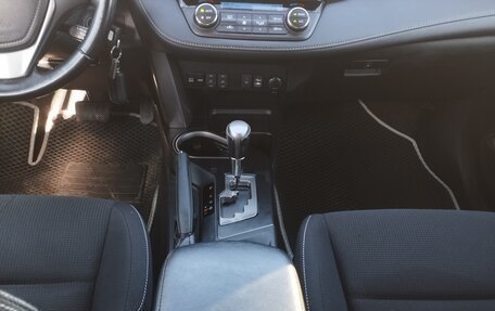 Toyota RAV4, 2015 год, 1 990 000 рублей, 19 фотография