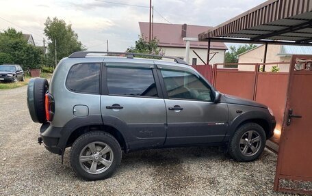 Chevrolet Niva I рестайлинг, 2015 год, 810 000 рублей, 4 фотография