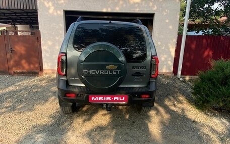 Chevrolet Niva I рестайлинг, 2015 год, 810 000 рублей, 9 фотография