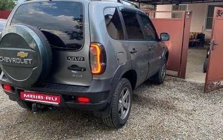 Chevrolet Niva I рестайлинг, 2015 год, 810 000 рублей, 11 фотография